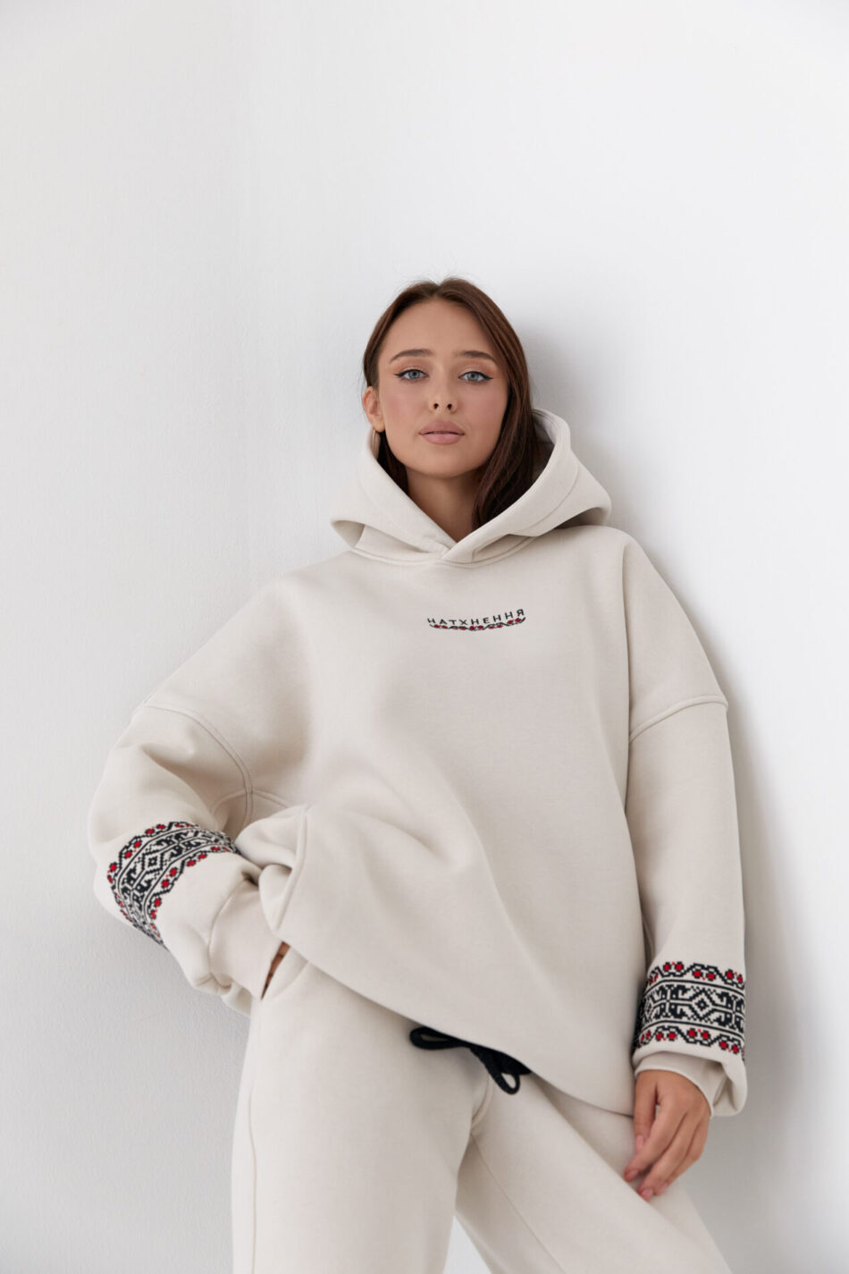 Теплий жіночий костюм OVERSIZE худі з Вишивкою + джогери Таш 8