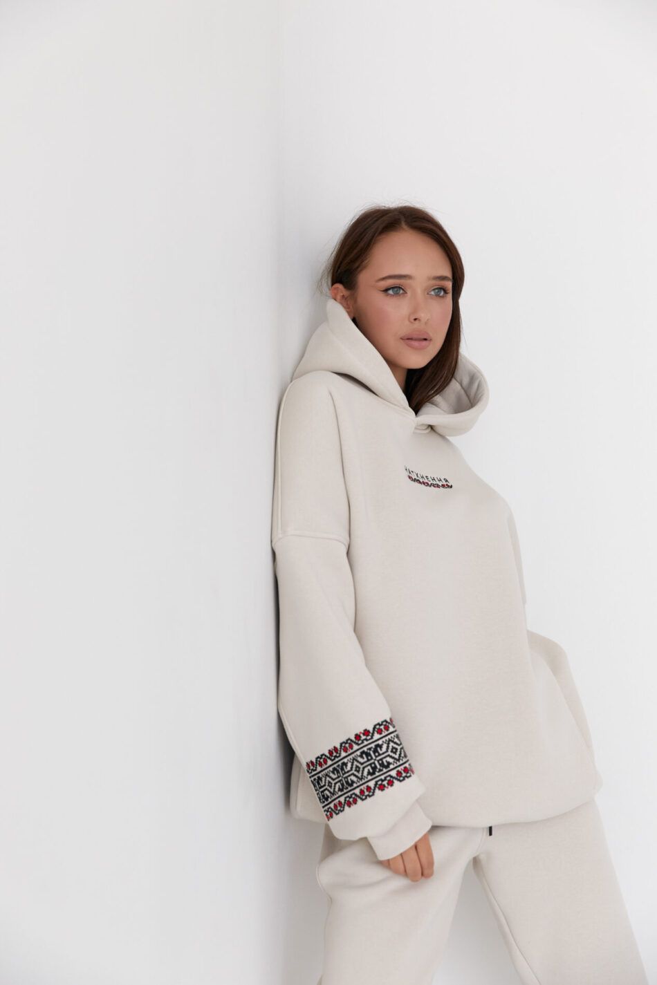 Теплий жіночий костюм OVERSIZE худі з Вишивкою + джогери Таш 9