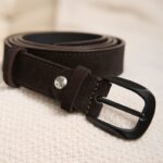 Жіночий замшевий ремінь Шоколадний з чорною пряжкою