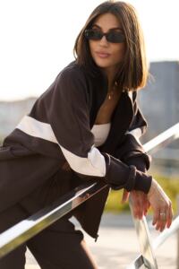 Жіночий костюм Evelyn з КАНТОМ та вишитим лого Шоколадний - Зображення 16