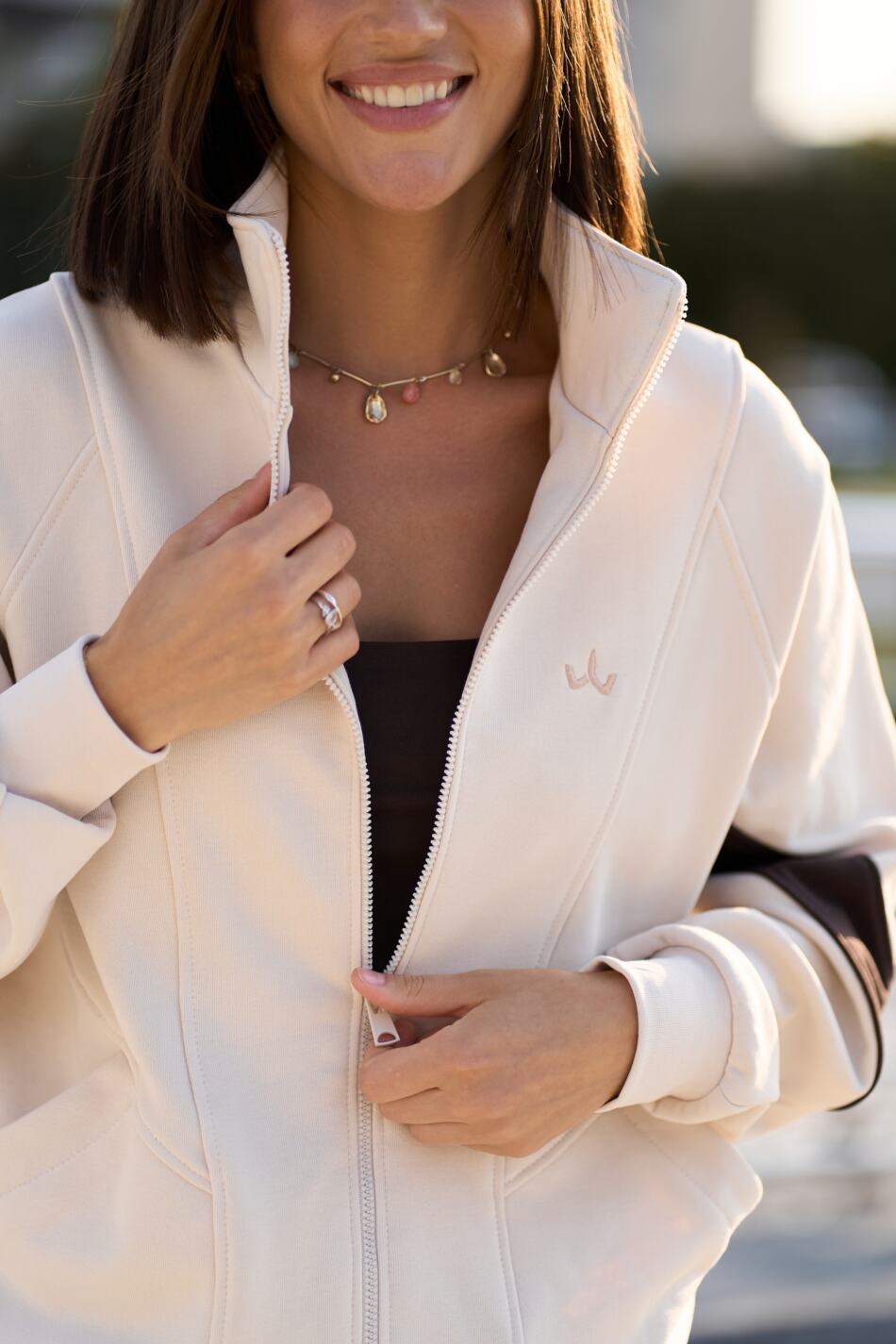 Жіночий костюм Evelyn з КАНТОМ та вишитим лого Таш - Зображення 7