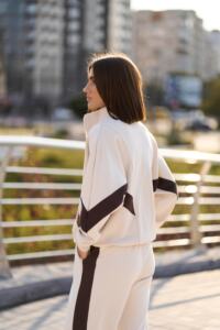 Жіночий костюм Evelyn з КАНТОМ та вишитим лого Таш - Зображення 9