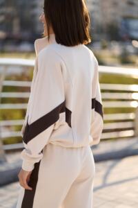 Жіночий костюм Evelyn з КАНТОМ та вишитим лого Таш - Зображення 11