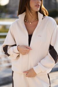 Жіночий костюм Evelyn з КАНТОМ та вишитим лого Таш - Зображення 12